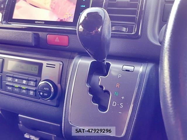 Toyota HIACE VAN 2019-08 8207792-23
