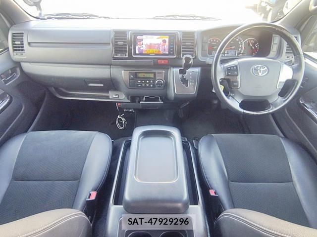 Toyota HIACE VAN 2019-08 8207792-6