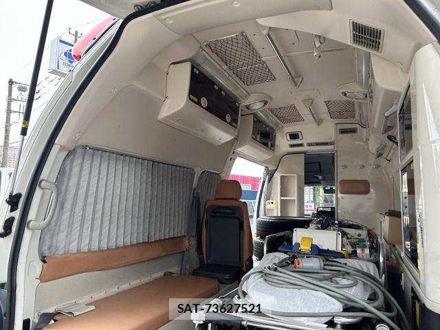 Toyota HIACE VAN 2012-01 8207793-9