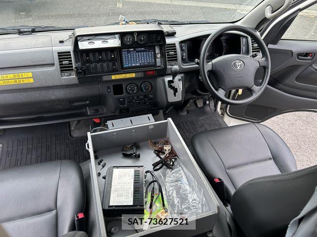Toyota HIACE VAN 2012-01 8207793-18