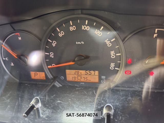 Toyota HIACE VAN 2014-07 8207796-12