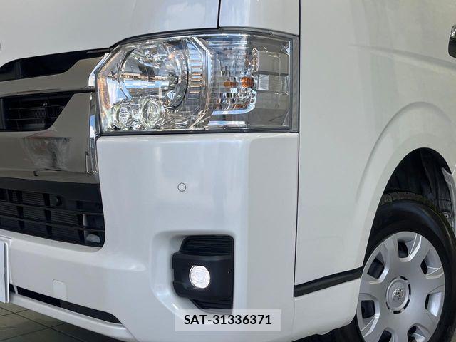 Toyota HIACE VAN 2025-06 8207787-11