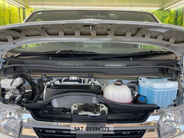 Toyota HIACE VAN 2025-06 8207787-17