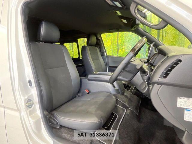 Toyota HIACE VAN 2025-06 8207787-7