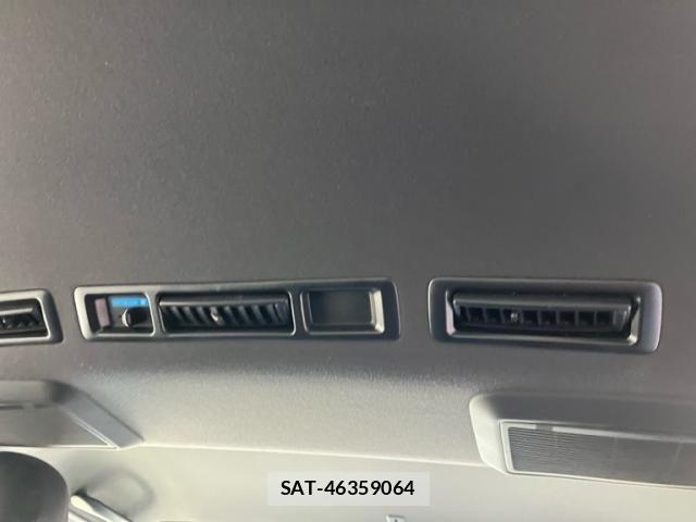 Toyota HIACE VAN 2021-01 8230268-18