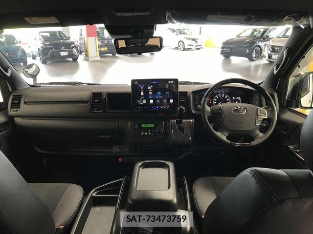Toyota HIACE VAN 2025-03 8245357-4