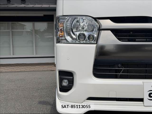 Toyota HIACE VAN 2025-04 8245356-9
