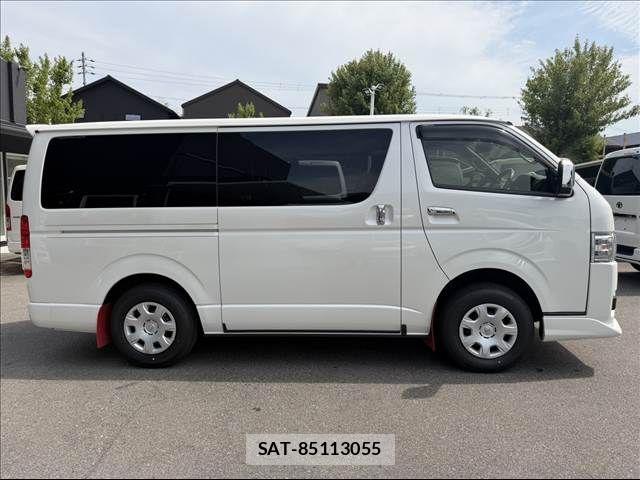 Toyota HIACE VAN 2025-04 8245356-12