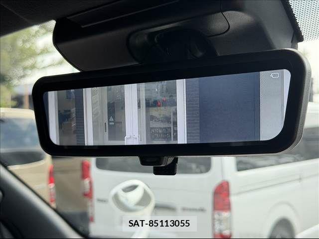 Toyota HIACE VAN 2025-04 8245356-17