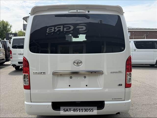 Toyota HIACE VAN 2025-04 8245356-2