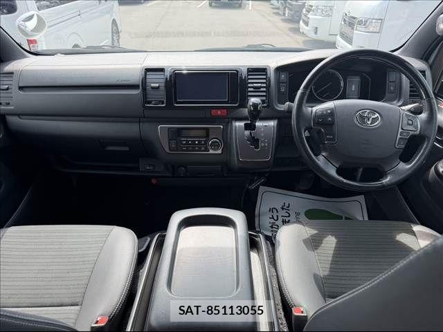 Toyota HIACE VAN 2025-04 8245356-3