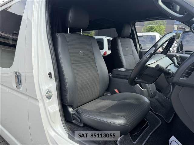 Toyota HIACE VAN 2025-04 8245356-6