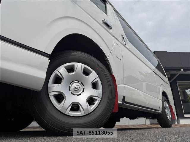 Toyota HIACE VAN 2025-04 8245356-8