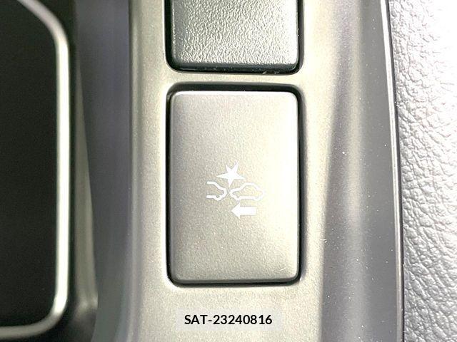 Toyota HIACE VAN 2025-06 8245353-4