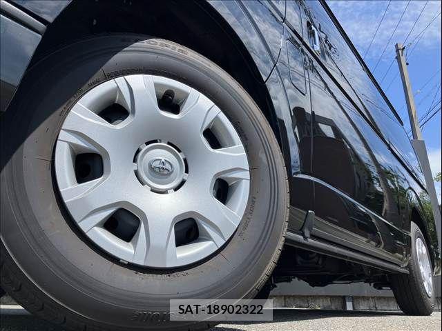 Toyota HIACE VAN 2025-04 8245354-9
