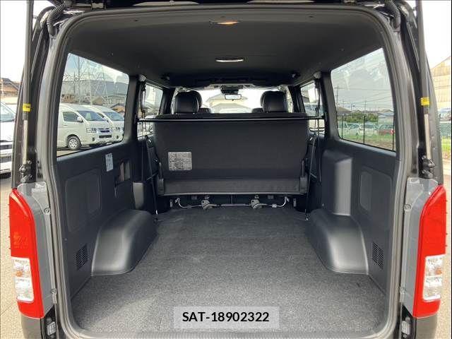 Toyota HIACE VAN 2025-04 8245354-19
