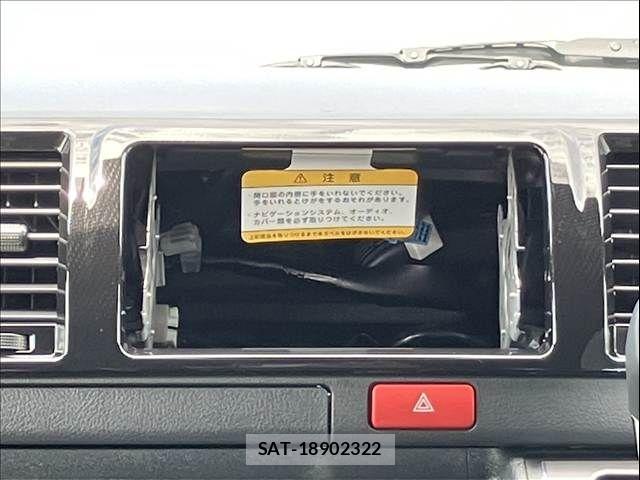 Toyota HIACE VAN 2025-04 8245354-4