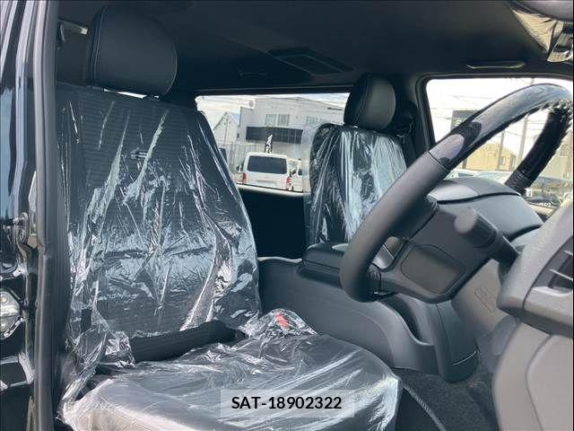 Toyota HIACE VAN 2025-04 8245354-6