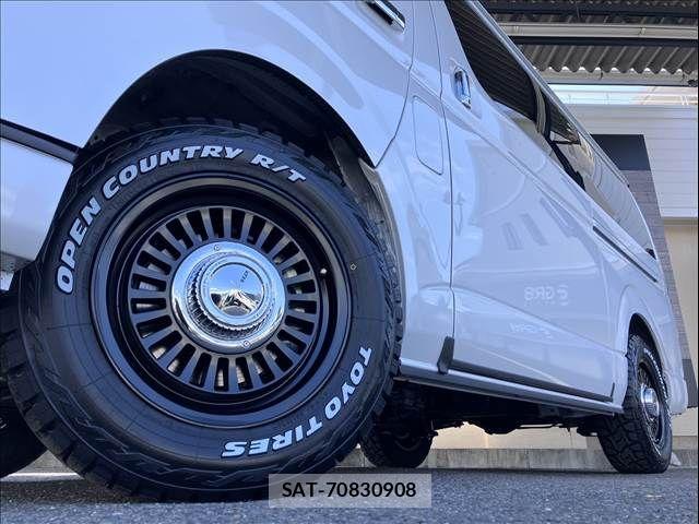 Toyota HIACE VAN 2026-02 8245350-9