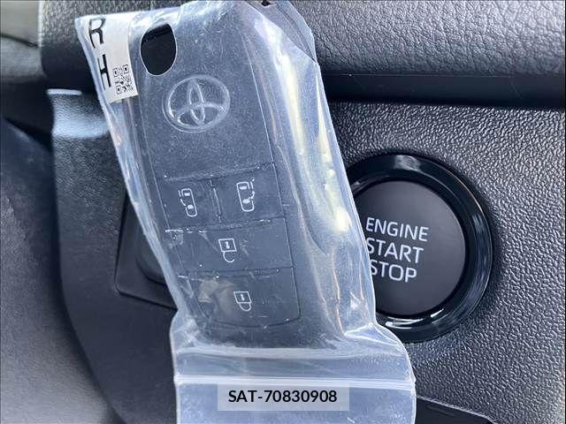 Toyota HIACE VAN 2026-02 8245350-16