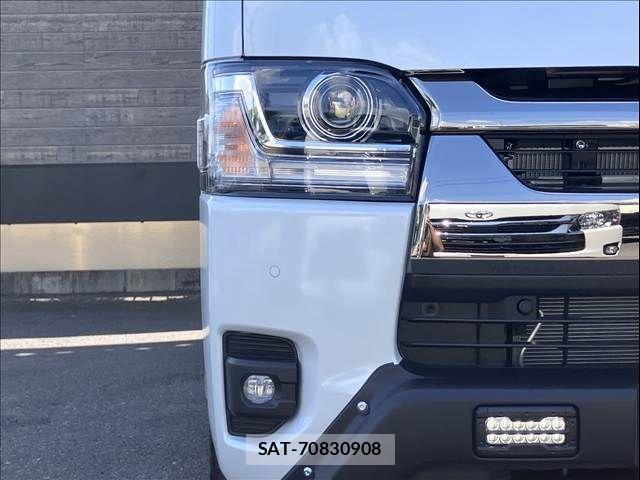 Toyota HIACE VAN 2026-02 8245350-8