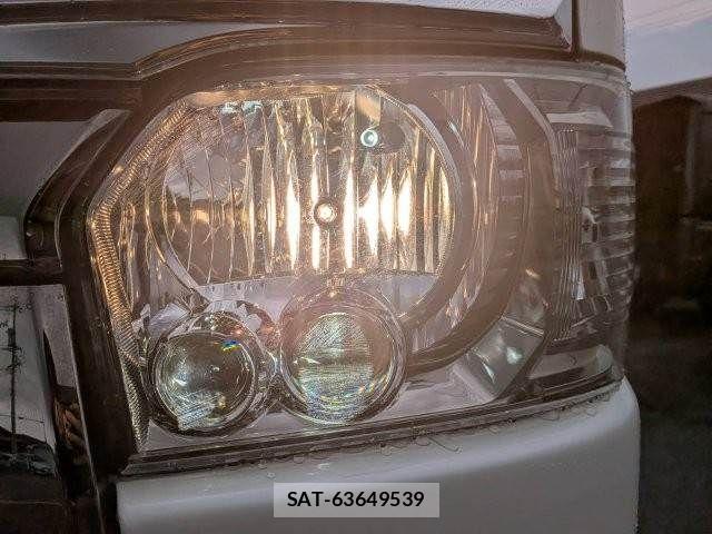 Toyota HIACE VAN 2020-08 8245361-15