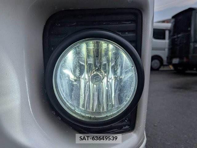 Toyota HIACE VAN 2020-08 8245361-16