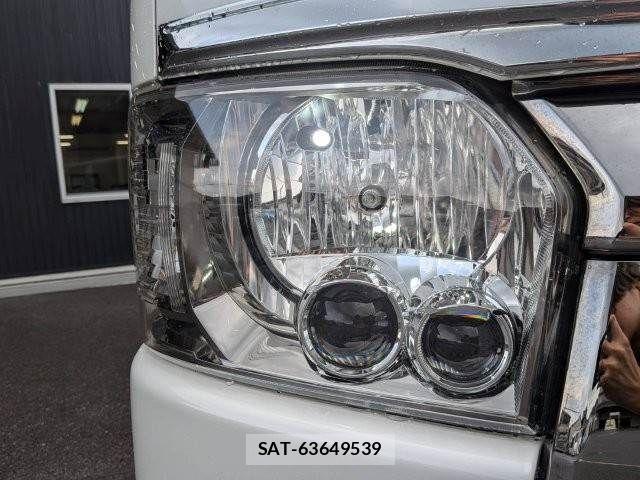 Toyota HIACE VAN 2020-08 8245361-26