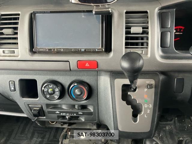 Toyota HIACE VAN 2009-10 8245365-17
