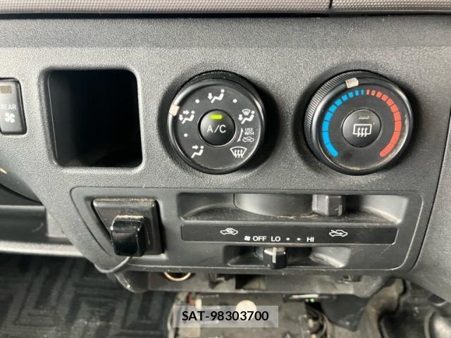 Toyota HIACE VAN 2009-10 8245365-18