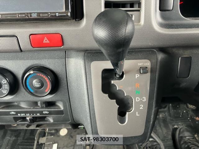 Toyota HIACE VAN 2009-10 8245365-19