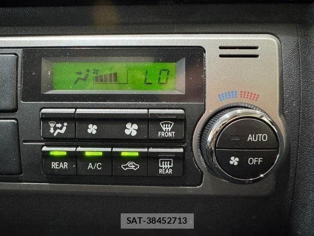 Toyota HIACE VAN 2014-06 8245363-20