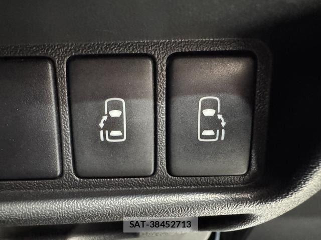 Toyota HIACE VAN 2014-06 8245363-21