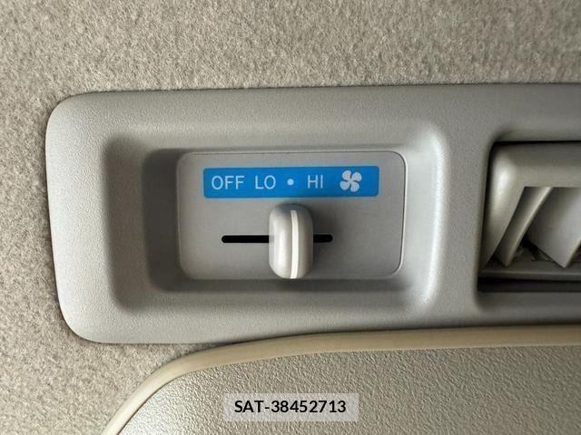Toyota HIACE VAN 2014-06 8245363-22