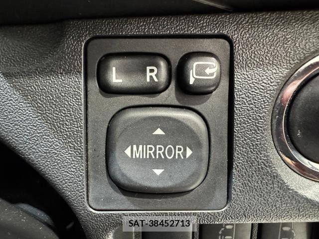 Toyota HIACE VAN 2014-06 8245363-23
