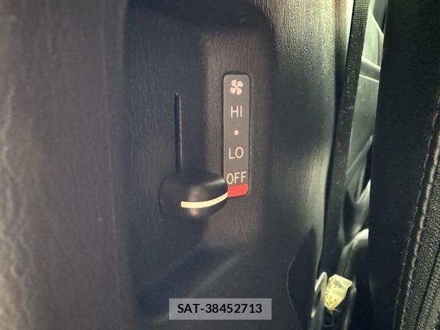 Toyota HIACE VAN 2014-06 8245363-26