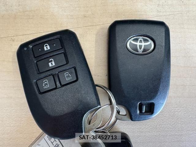 Toyota HIACE VAN 2014-06 8245363-29