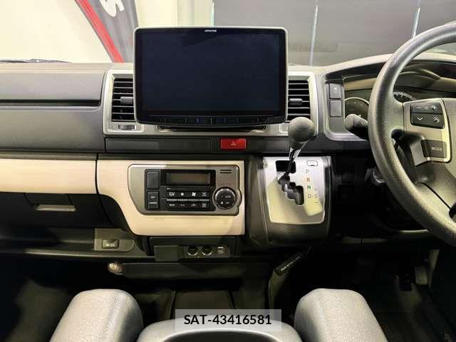 Toyota HIACE VAN 2018-06 8245360-9