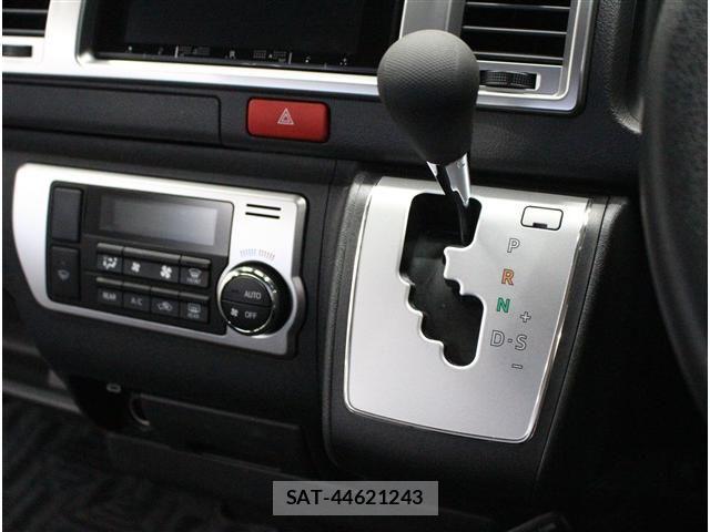 Toyota HIACE VAN 2025-12 8314686-11