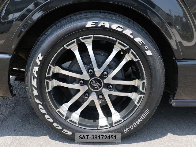 Toyota HIACE VAN 2019-01 8314691-19