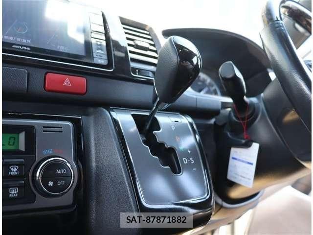 Toyota HIACE VAN 2020-07 8314690-12