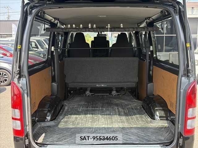 Toyota HIACE VAN 2022-02 8314700-15