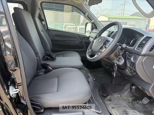 Toyota HIACE VAN 2022-02 8314700-16