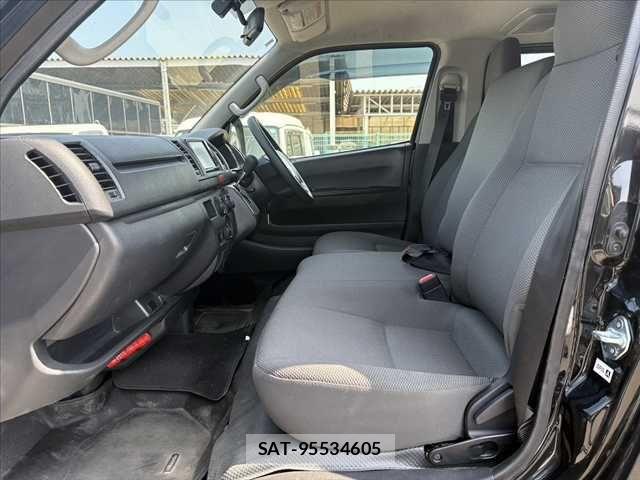 Toyota HIACE VAN 2022-02 8314700-17