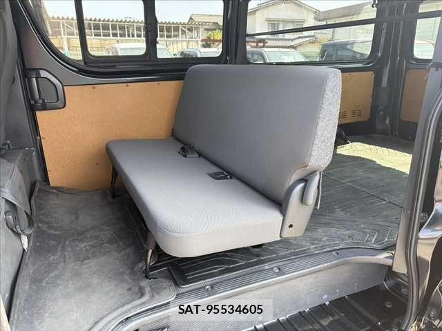 Toyota HIACE VAN 2022-02 8314700-18