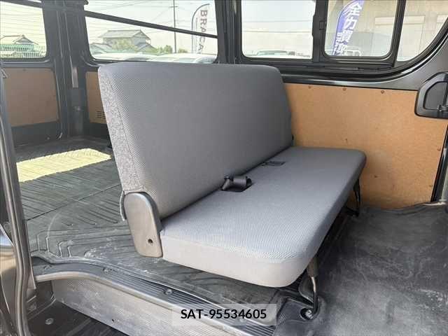 Toyota HIACE VAN 2022-02 8314700-19