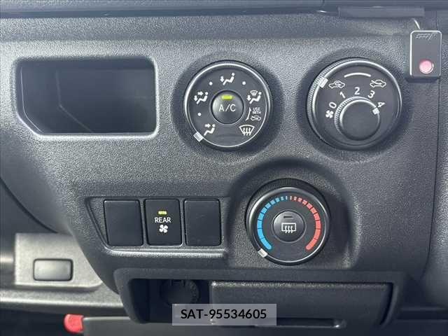 Toyota HIACE VAN 2022-02 8314700-24