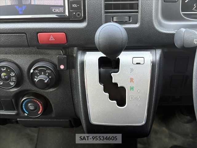 Toyota HIACE VAN 2022-02 8314700-25