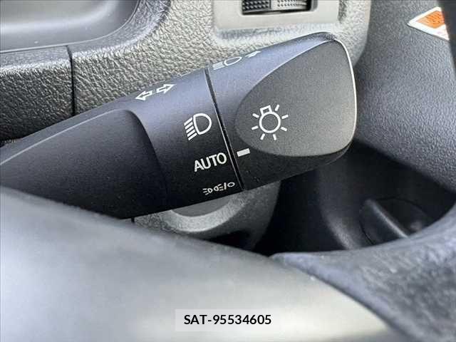 Toyota HIACE VAN 2022-02 8314700-27