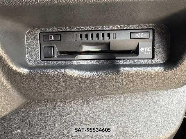 Toyota HIACE VAN 2022-02 8314700-28